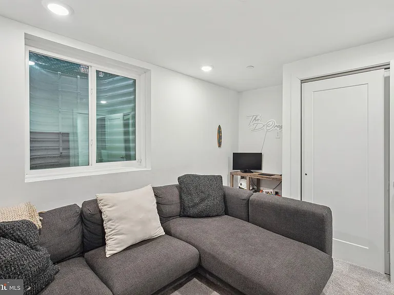 2224 Amber St #4 — Photo 34