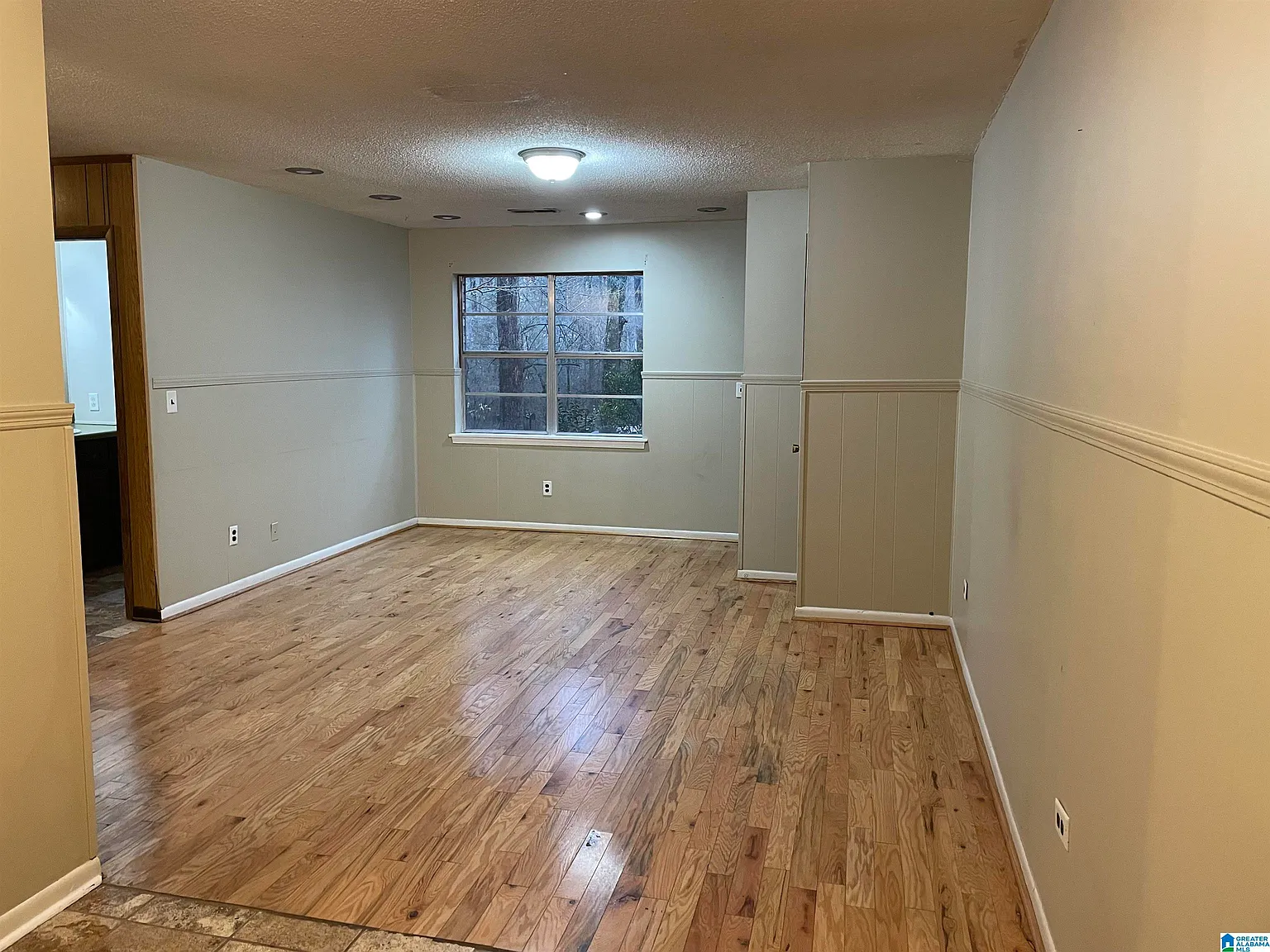 2 bed, 1.0 bath, 1904 sqft, $1,150 — Photo 3