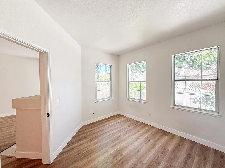 2527 Baywood Way — Photo 10