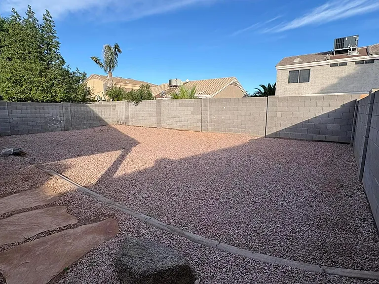 13002 W Hearn Rd — Photo 28
