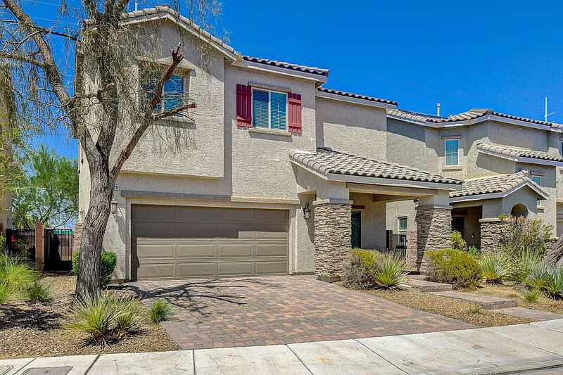 3 bed, 2.5 bath, 1868 sqft, $2,395 — Photo 2