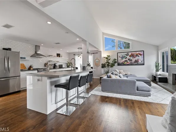 2336 Elden Ave APT A, Costa Mesa, CA 92627