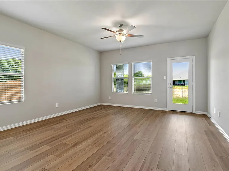 1414 Bridgestone Dr — Photo 4