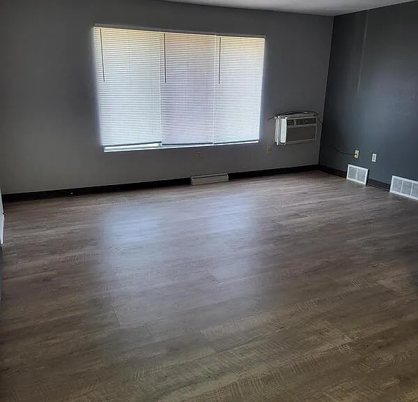 348 E Marquette St #7 — Photo 4