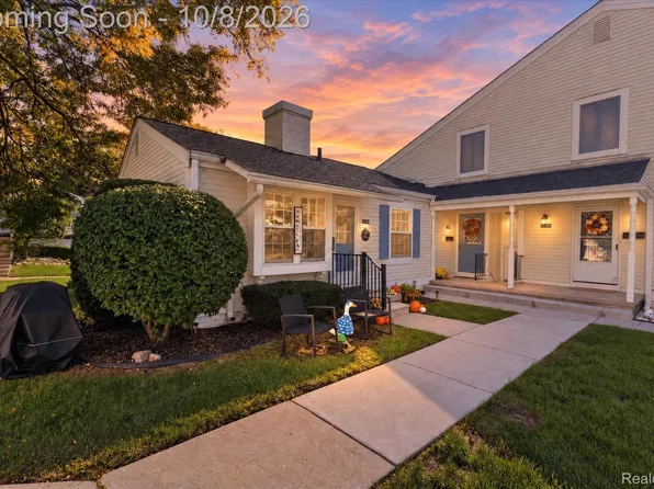 21248 E Glen Haven Cir, Northville, MI 48167