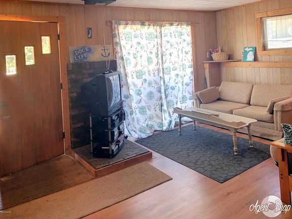 4th image of 2584 N Mundy Ave