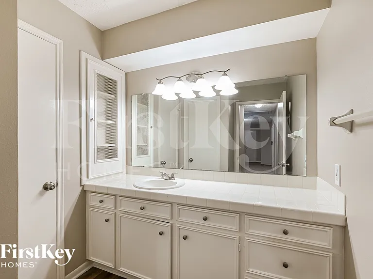4146 Meadowbank Dr — Photo 16