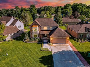 540 Buttercup Ct, Rochester Hills, MI 48307