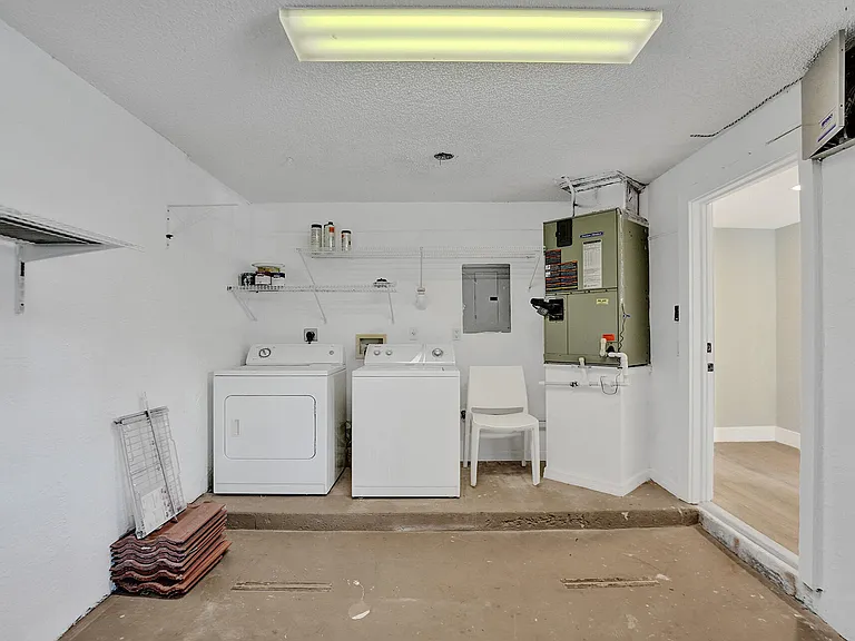 876 Jeffery St — Photo 31