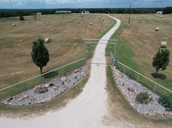 1809 Carminati Rd, Montague, TX 76251