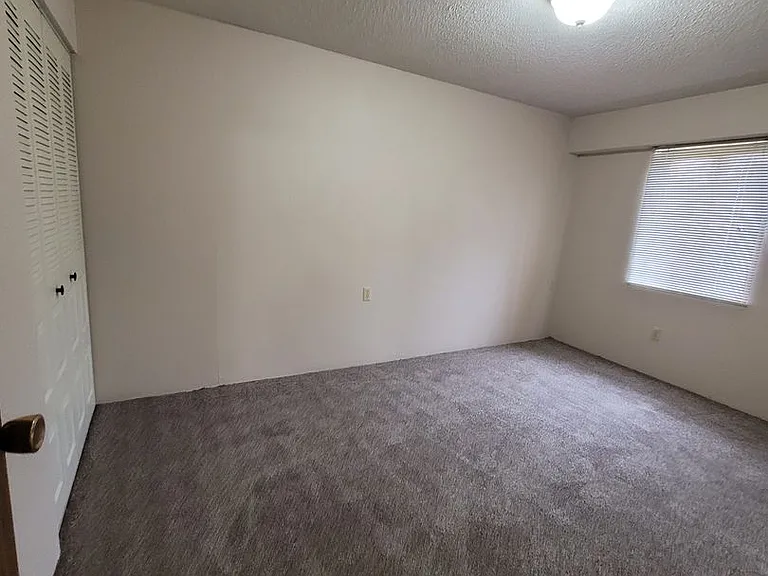 1440 Dakota Dr N — Photo 28
