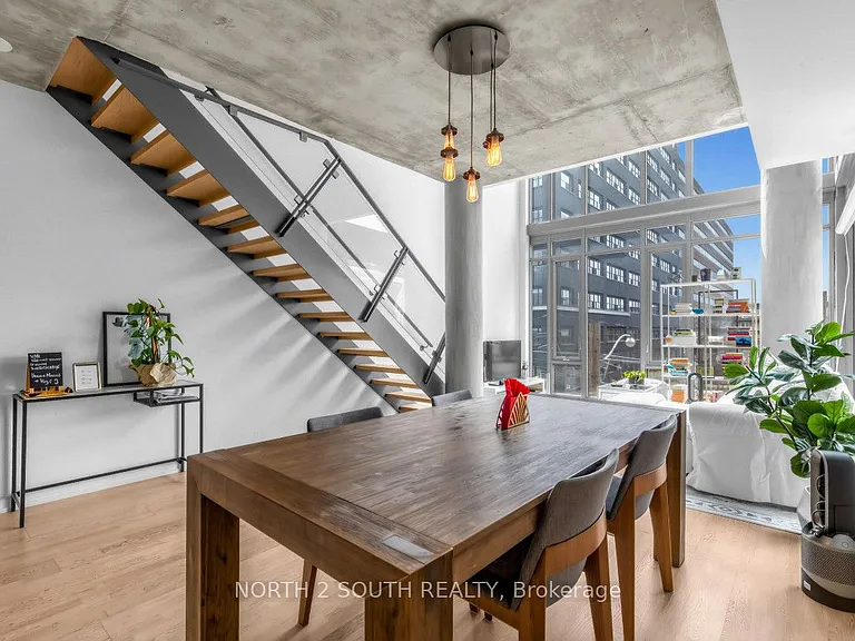 95 Bathurst St #225 — Photo 23