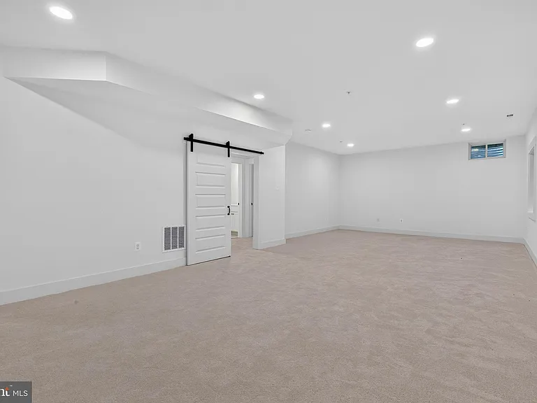 1490 Thurston Rd — Photo 36