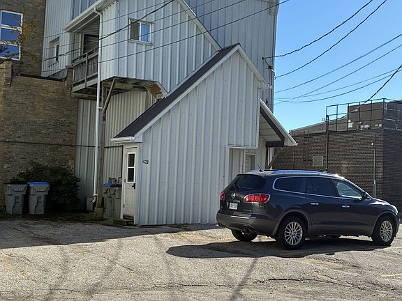 2nd image of 421 Main St S