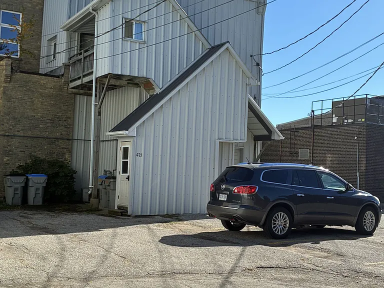 421 Main St S — Photo 2