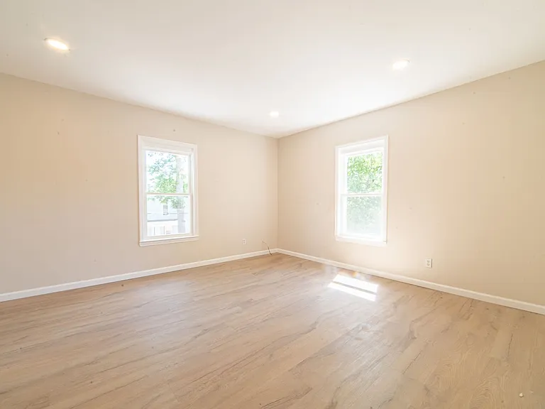 730 E Montrose St — Photo 11