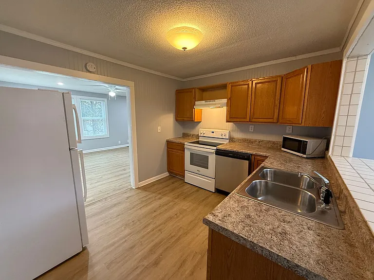 456 Warren St — Photo 7