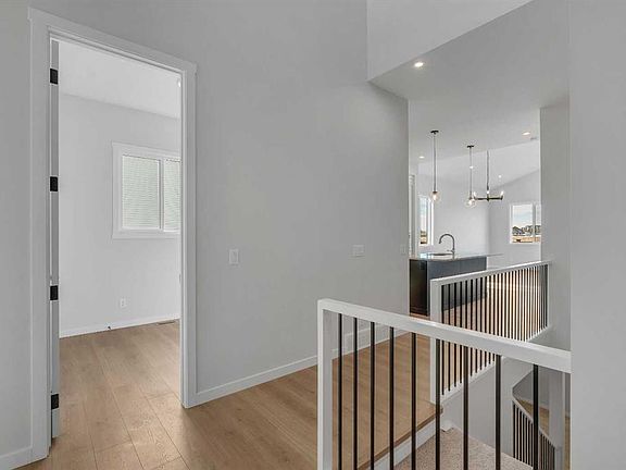4th image of 107 W Bartlett Row SE