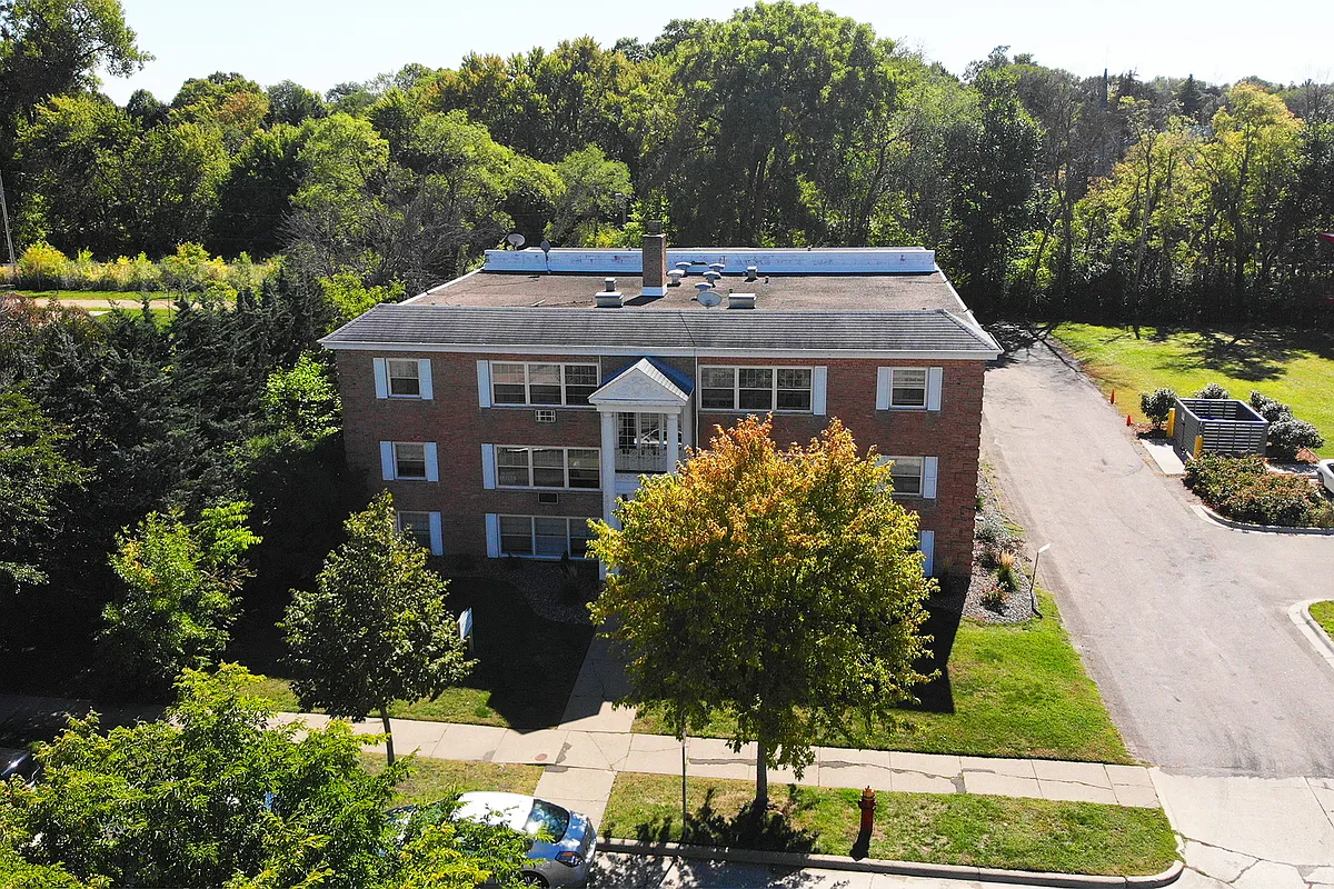Building Photo - Highland Courts Apartments