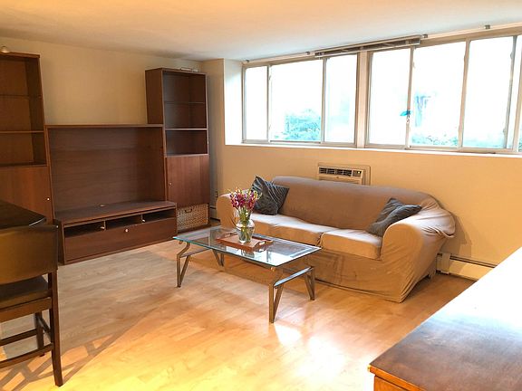 4th image of 3120 Hennepin Ave Unit 1