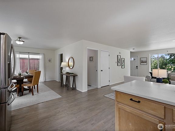 4th image of 1641 Bayview Drive W