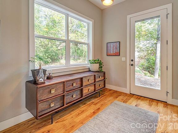4th image of 42 Salola St