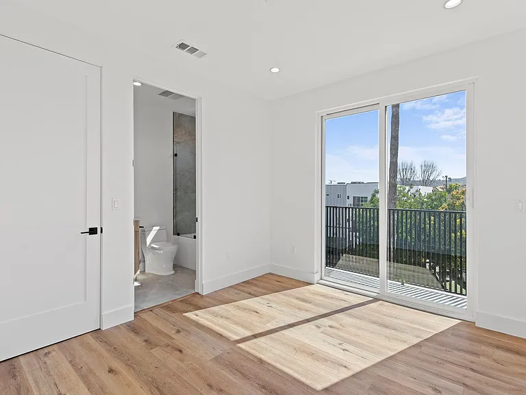 10921 Hesby St #1/2 — Photo 5