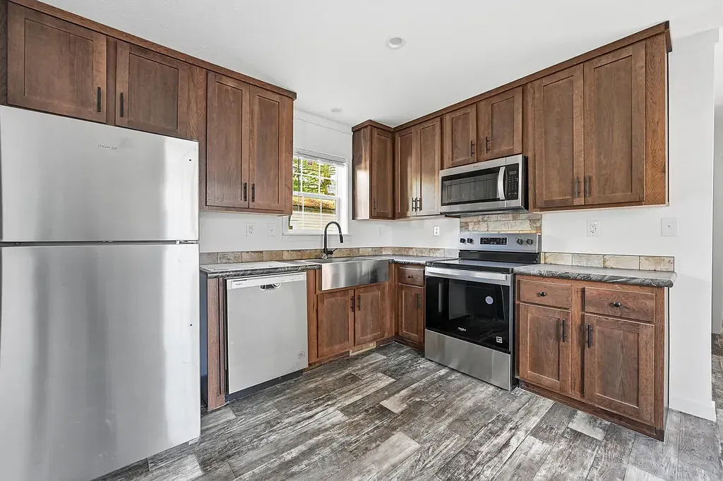 2 bed, 880 sqft, $1,350 — Photo 1