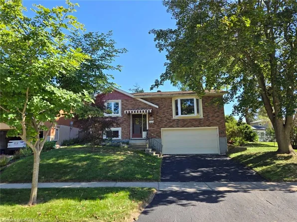 410 Lakeview Dr, Waterloo, ON N2L 4Z6