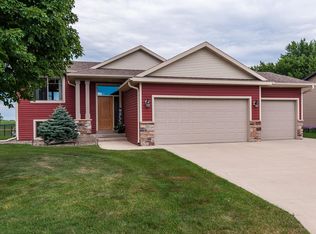 284 Eagle Ln, Zumbrota, MN 55992