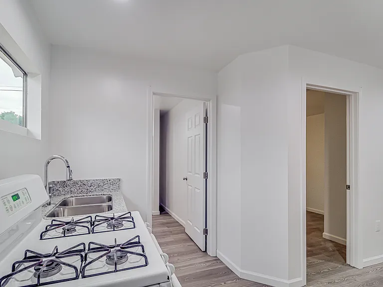 113 Bliss St #1/2 — Photo 9