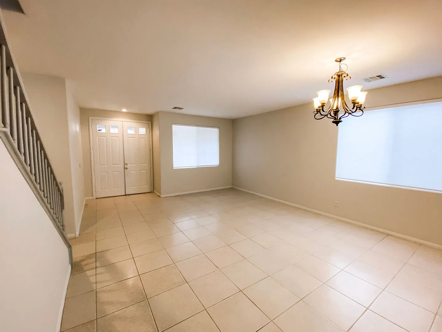 Beautiful 5 bedroom 3 bath Summerlin home! — Photo 2
