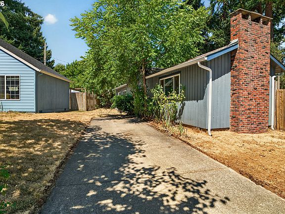 3rd image of 14335 SE Macduffee Ct