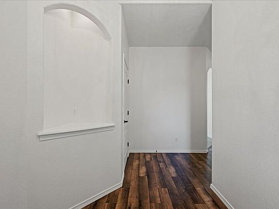3rd image of 9312 Majestia Ln