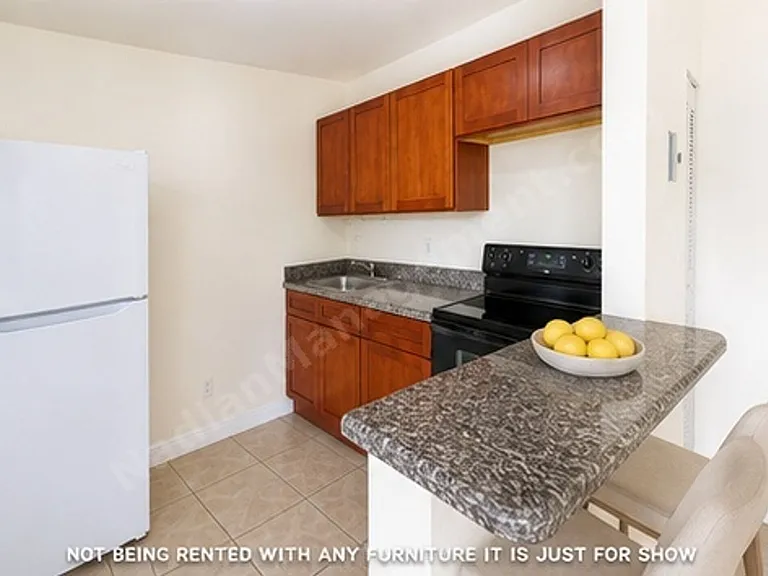 1533 NW 2nd St — Photo 8