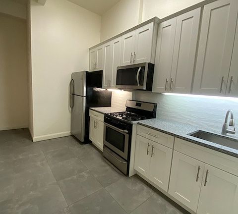 3rd image of 330 W 86th St APT 3F
