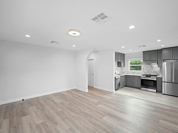 4th image of 623 E Chevy Chase Dr APT D