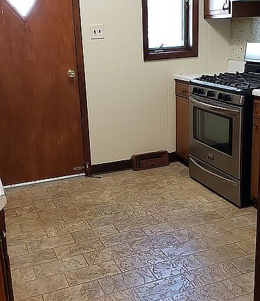 5th image of 745 E Grove St