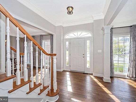 4th image of 724 Glenbrook Dr