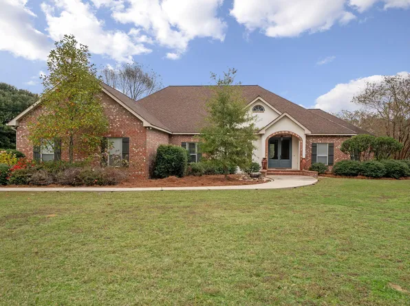 79 Raybourn Rd, Sumrall, MS 39482