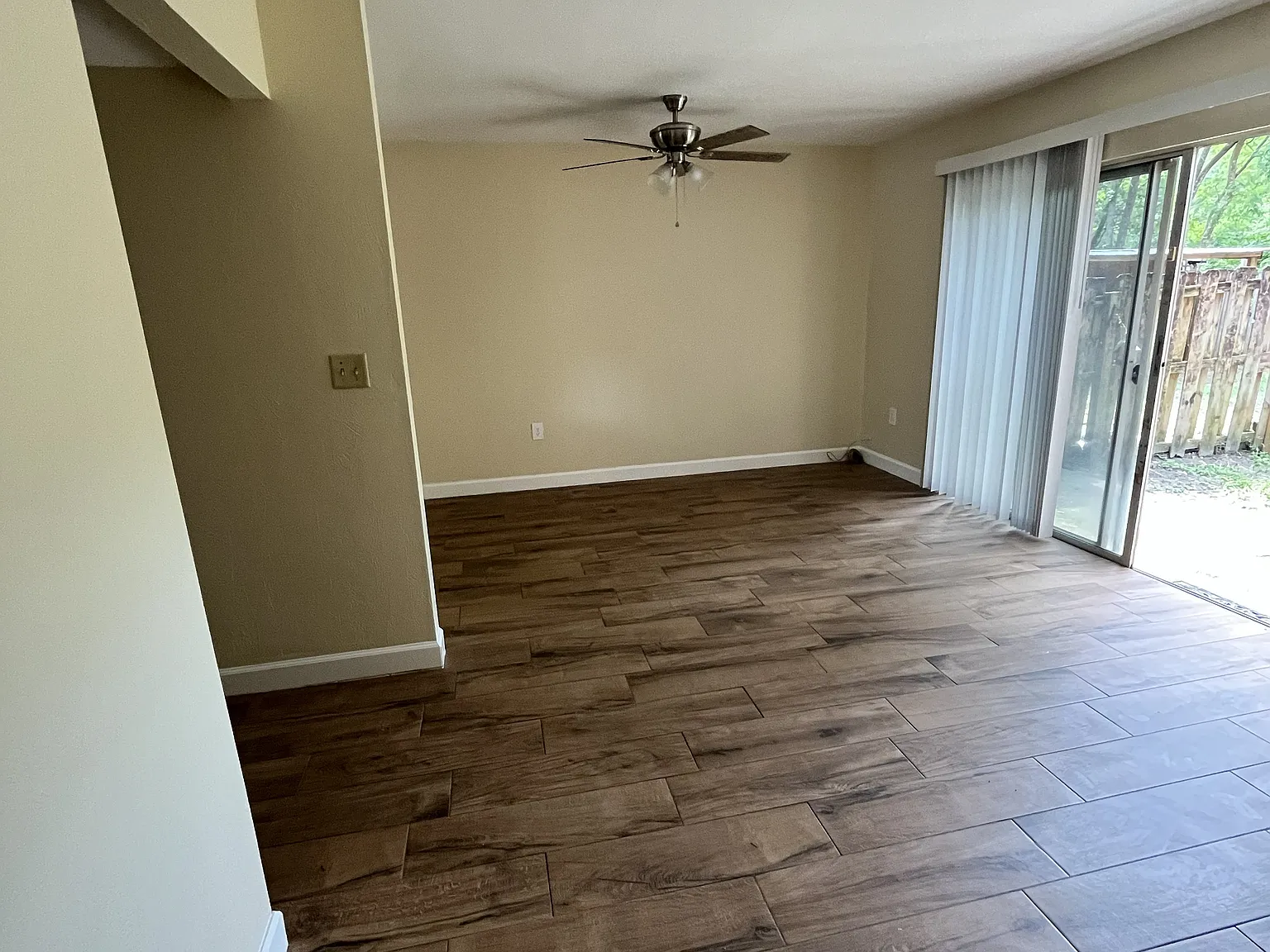 2 bed, 1.5 bath, 868 sqft, $1,375 — Photo 3