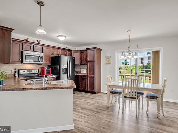 4th image of 7808 Dewey Dr