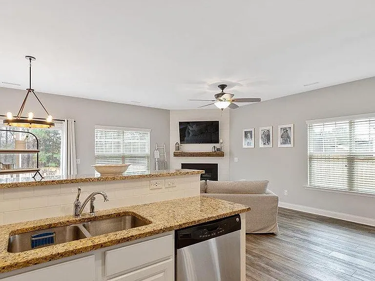 715 Hunters Ridge Dr — Photo 5