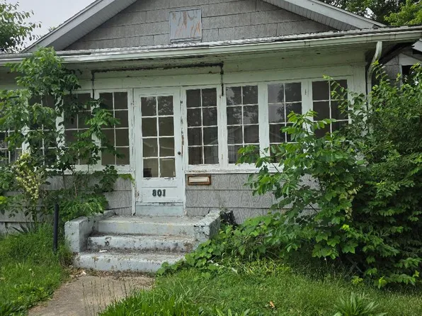 801 Maple St, Zeigler, IL 62999