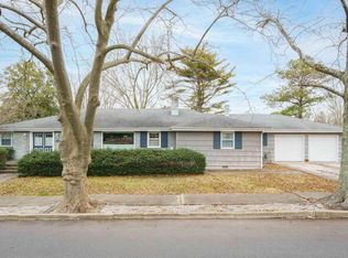 2 East Dr, Linwood, NJ 08221