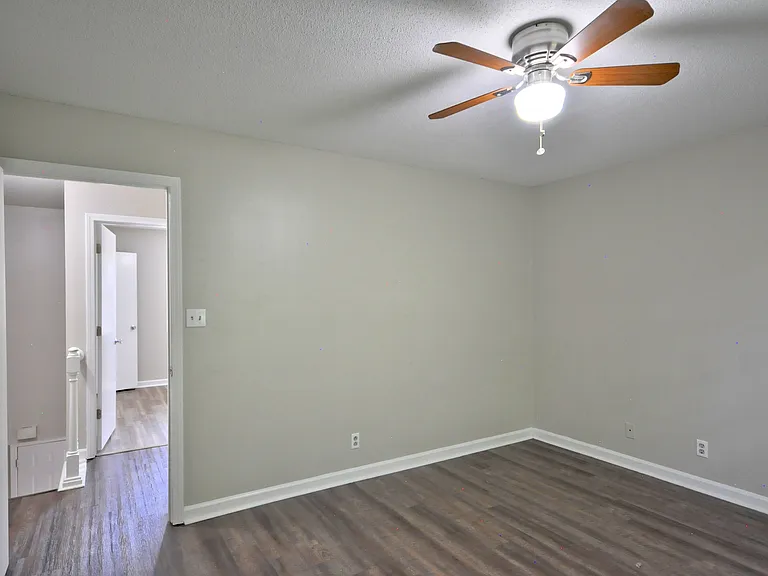 460 Martha Ln #C — Photo 20