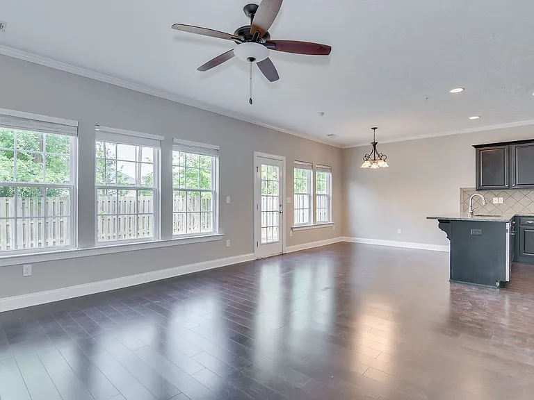 473 Brantley Cove Cir — Photo 10