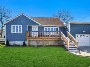 815 Surf St, Lindenhurst, NY 11757