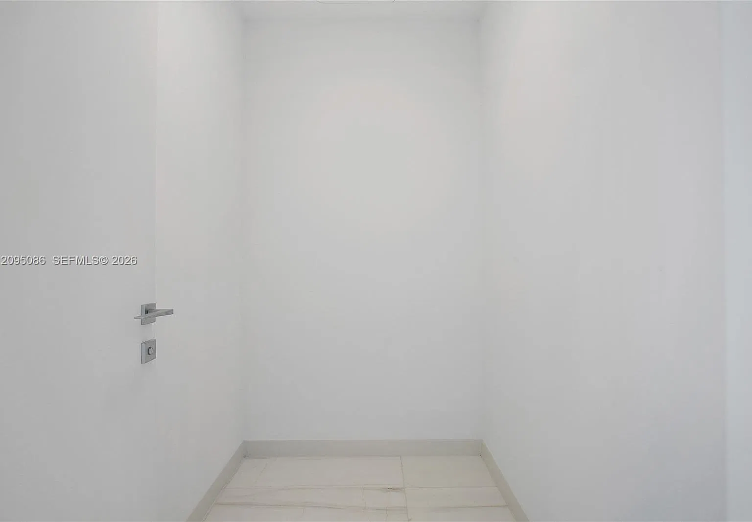 1 bed, 1.5 bath, 767 sqft, $6,000 — Photo 2