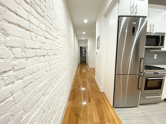 Rented by EastMount Realty LLC | media 24